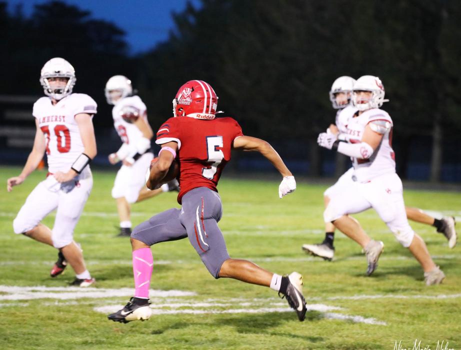 Jekhi Williams advancing the ball in the home game October 10 when they hosted Amherst. The Badgers will be hosting Gordon-Rushville, this Friday, October 17. Come out and support your Badgers!