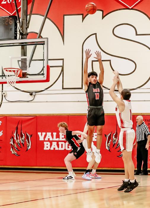 Andon Olson goes for 3 points. Photo by Nina Maria Nelsen