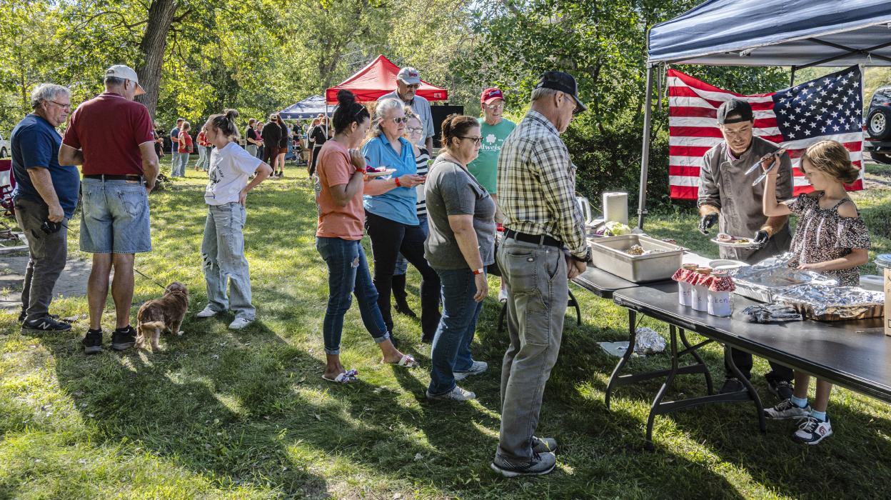 It’s time!! Visitors lined up at the grillmaster’s tent to taste test for People’s Choice Award. Here Mitch Elliott is dishing it up! Photos by Laura Vroman