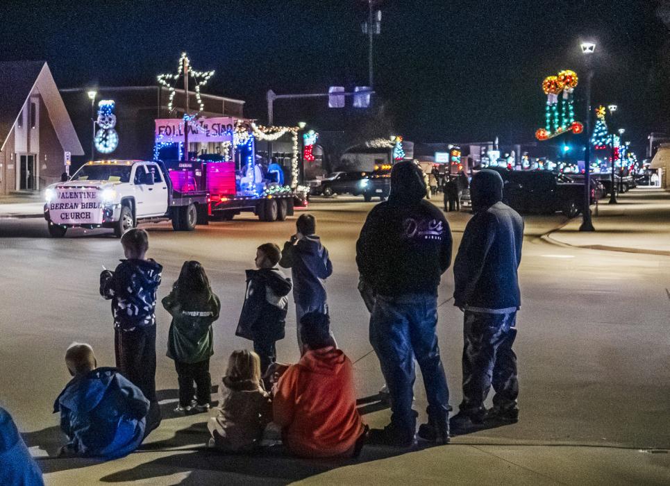 A holiday tradition of showcasing the best! The Chamber of Commerce’s Holiday Preview and Heart of Christmas Parade of Lights