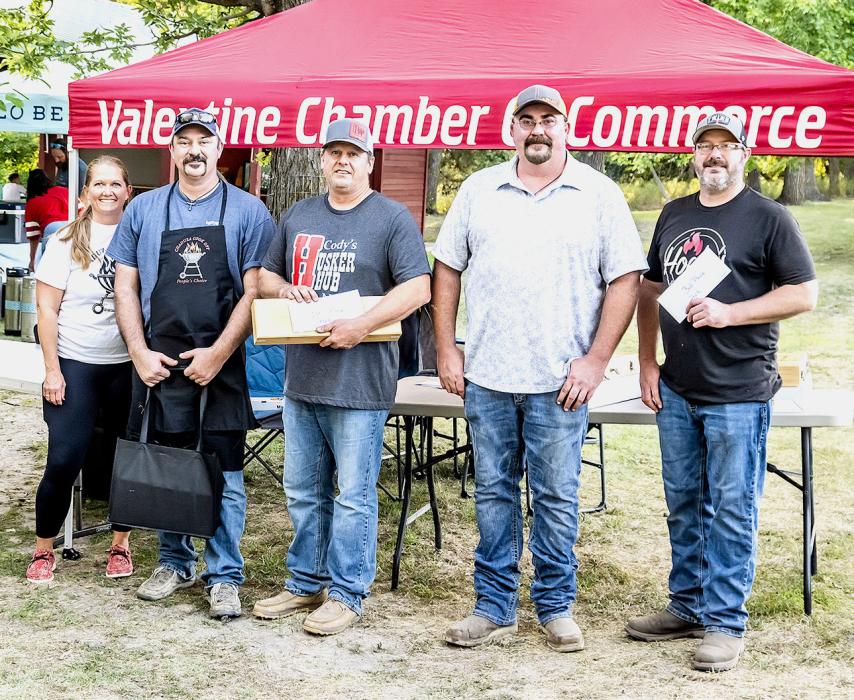 Pictured are the winners in the Ribs category, from L to R: Host Deanne Holmes Monroe; People’s Choice, James Swezey; first place, Husker Hub; second place, Elliott Swezey; third place, Jason Hoebelheinrich.