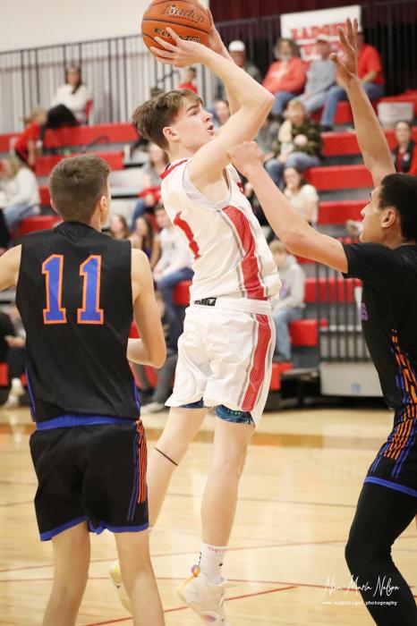 Badgers defeat Mustangs