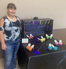 Ruby Shelbourn’s Intermediate Champion Cupcake War entry had a “disco” theme complete with high-heeled shoe treats, lights, and music!