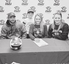 Hesse signs for Dakota Wesleyan
