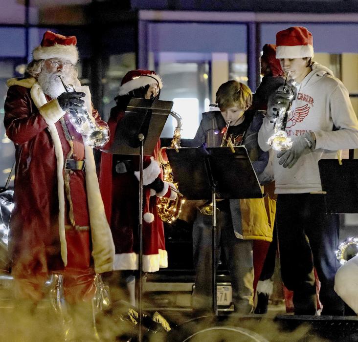 Brass tones highlighted the Main Street parade route for the 8th annual Valentine’s Heart of Christmas Celebration. This float was by Bethany Springer featuring Music Lights up Christmas Band. Photos by Laura Vroman