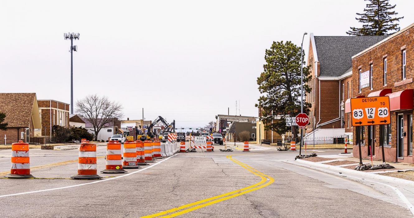 Pictured at left and above are detour signs rerouting traffic. There are lights at the corner of Cherry and the highway.