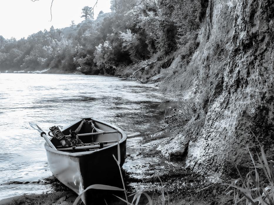 Lone canoe, Niobrara River; Fort Niobrara National Wildlife Refuge Photo by Bobbie Roshone