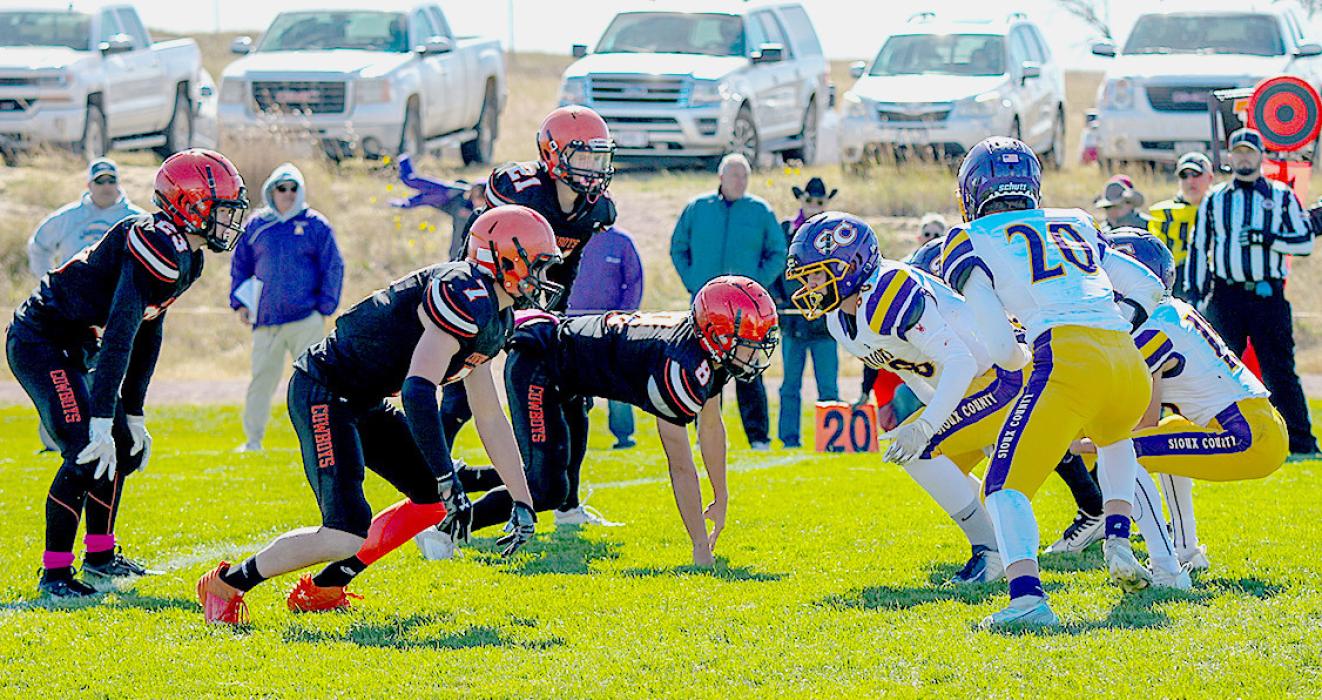 Cowboys at the line ready for a defensive stop against the Warriors.