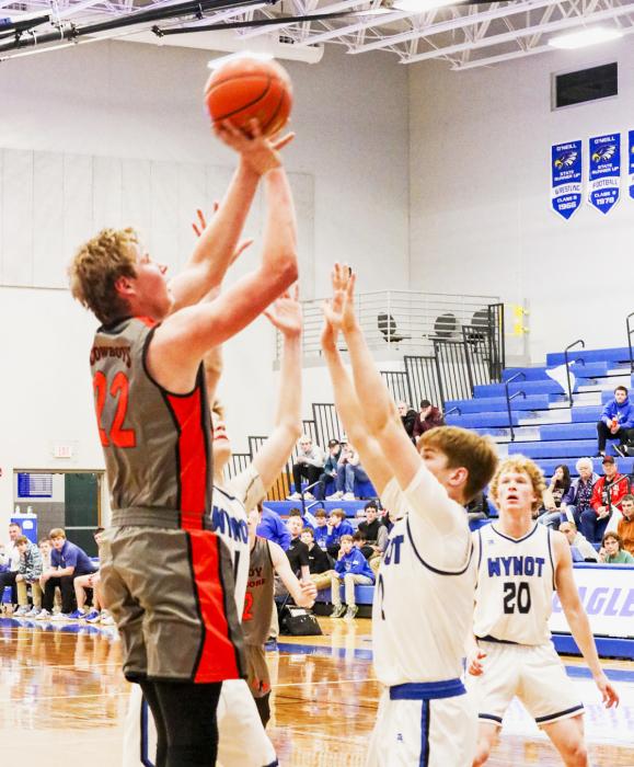 Cooper Pitkin stays cool at the line. Photos by Shontell Roseberry