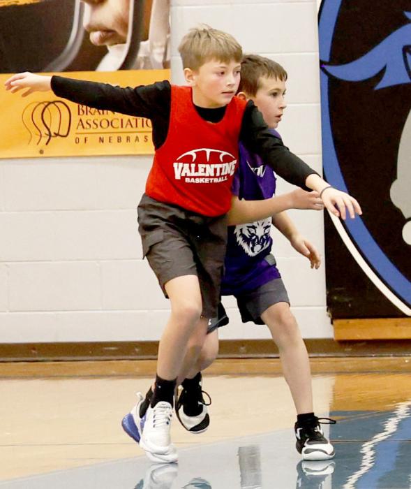 Gunnar Fernau guarding his opponent. Photos by Julie Liddy