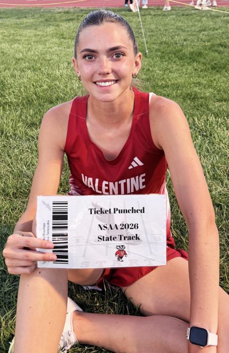 Maeli Patterson finishes as District Champion in the 200 Meter Dash.
