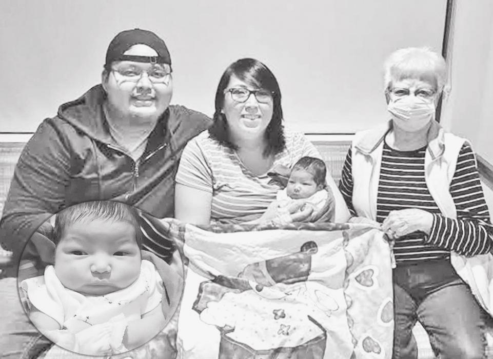Pictured are Benjamin Black Bear IV, Melissa Whitehorse holding the 2022 New Year’s baby, Keiko Elizabeth Black Bear, and Mary Lou Kerr presenting a quilt on behalf of the Piecemakers Quilt Guild. Photos by Laura Vroman