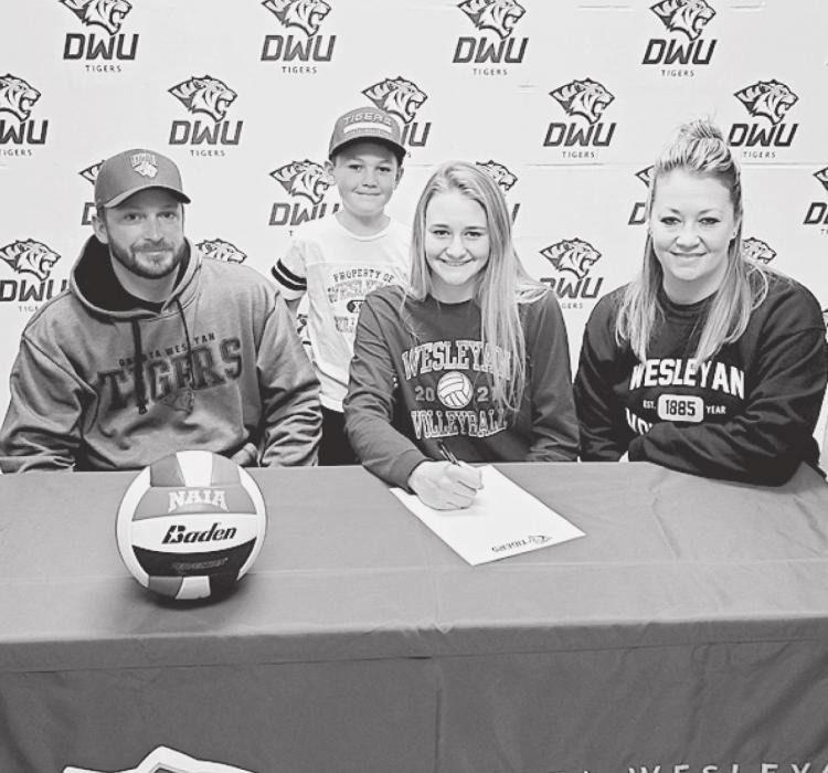 Hesse signs for Dakota Wesleyan