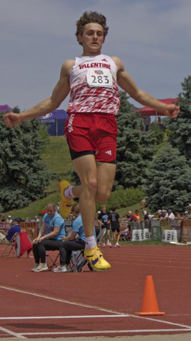 Dominic Beebout Long Jumps 19’11.5”. He also triple jumped 41’ 4.5”.