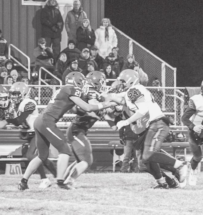 A handoff by Cooper Fay#10 to Peyton Sterkel #2 at the 35 yard line against Wallace, with Gage Davis #8 running interference.