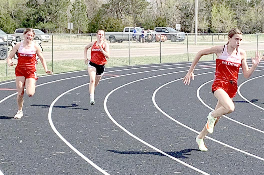 Maeli Patterson and Jojo Jordan run in the 200 Meter Dash.