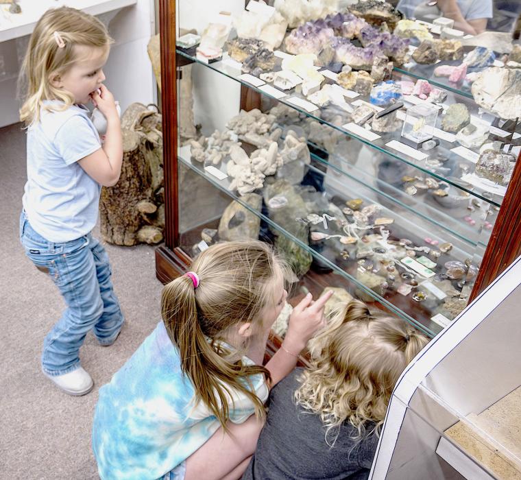 Don’s great grandchildren are enjoying the display case that has smaller finds, including his favorite Fairburn agates. 