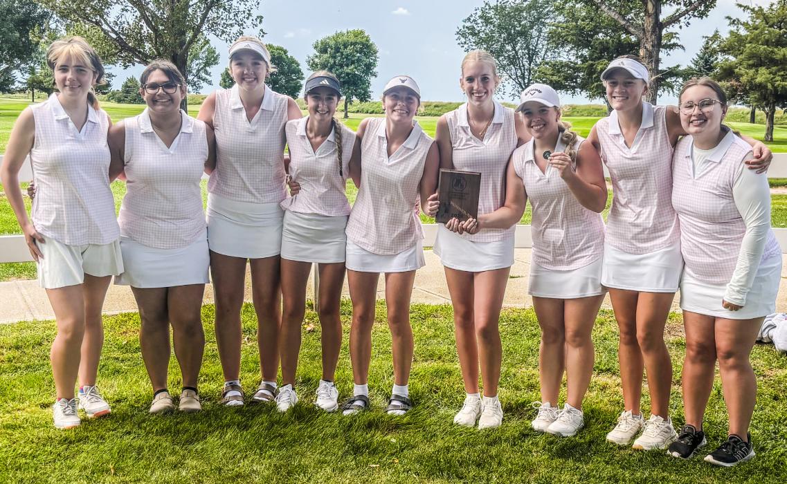 Lady Badger golfers are from L to R: Ara’Vani Johnson, Leti Alvarez, Leah Osnes, Kassie Hanson, Ali Weller, Rylee Wackler, Tierney Miller, Joni Cox and Brooklyn Coyle.