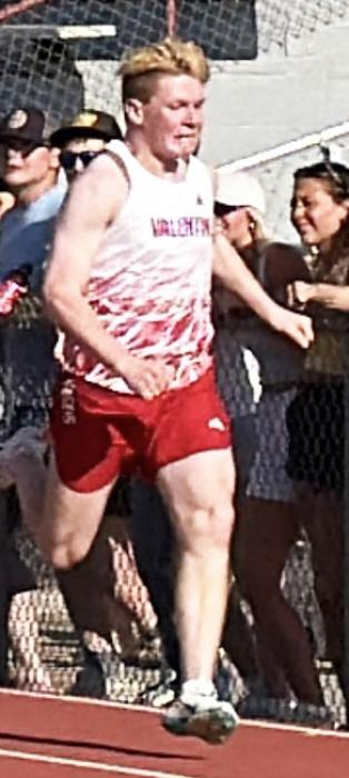 Isaac Utecht finishing the 100m.