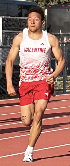 Jekhi Williams running 200m.