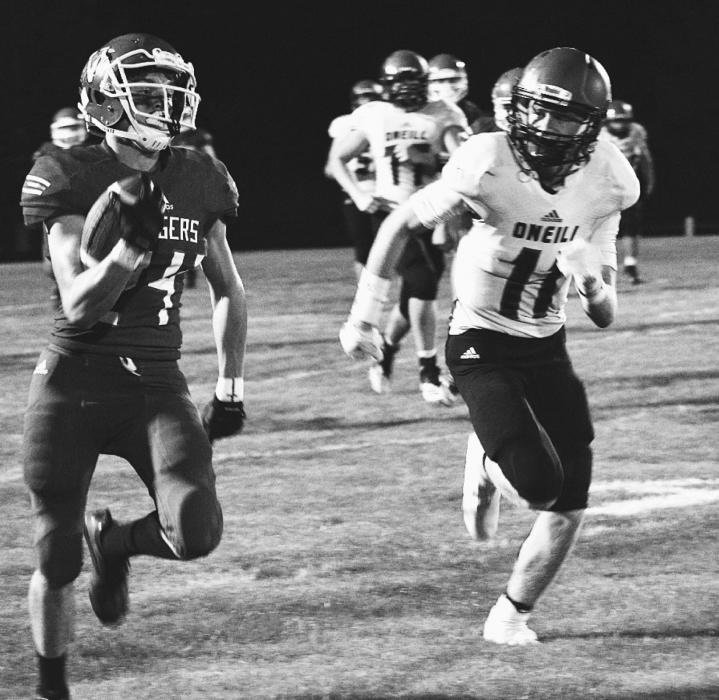 Dane Pilakowski #24 with a 47 yard run in the game against O’Neill. Photos by DeanNa Fowler