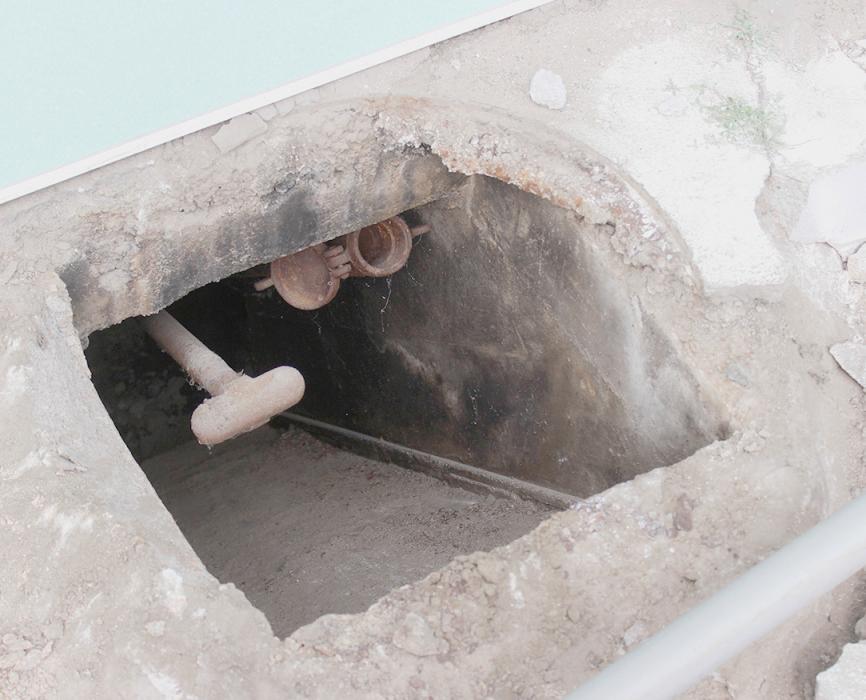 A few coal chutes were discovered throughout the 200, and 100 blocks of Main Street, but were filled with concrete. Many of the businesses opted to keep the lids after being removed from the old sidewalk as a historical reference.