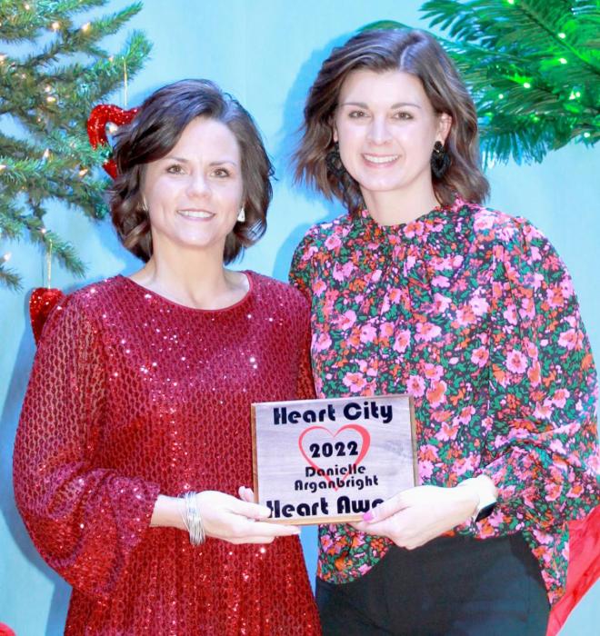 Jill Jospeh Austin presents Danielle Arganbright with the Heart City Heart Award.