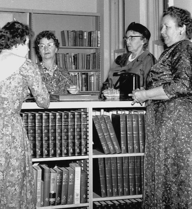 Charlotte Ladd in the right front hosts a Book Discussion.