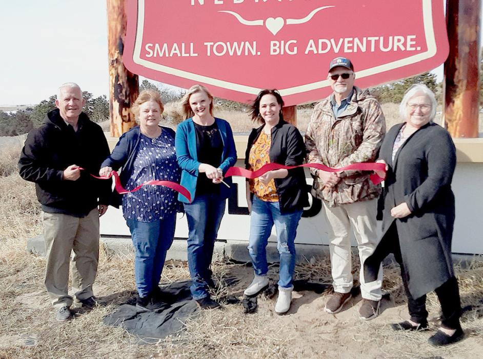 Pictured at Just 4 You’s Ribbon Cutting are from L to R: Dean Jacobs, Carolyn Moore, Jennifer VanderWey, Stephanie Cumbow, Mike Burge, and Nadeane Allard. Photo by Kim Burge