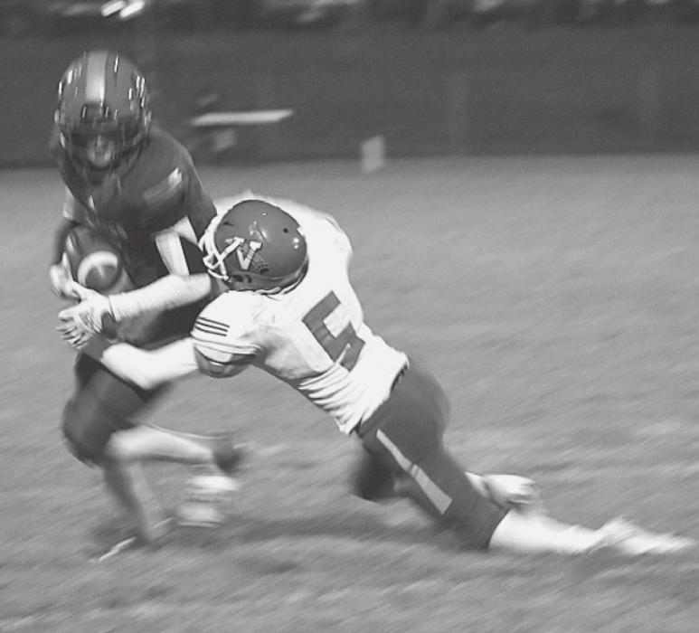 Will Sprenger goes in for a tackle in the October 15, 2021 game against Gordon-Rushville. Photo by DeanNa Fowler