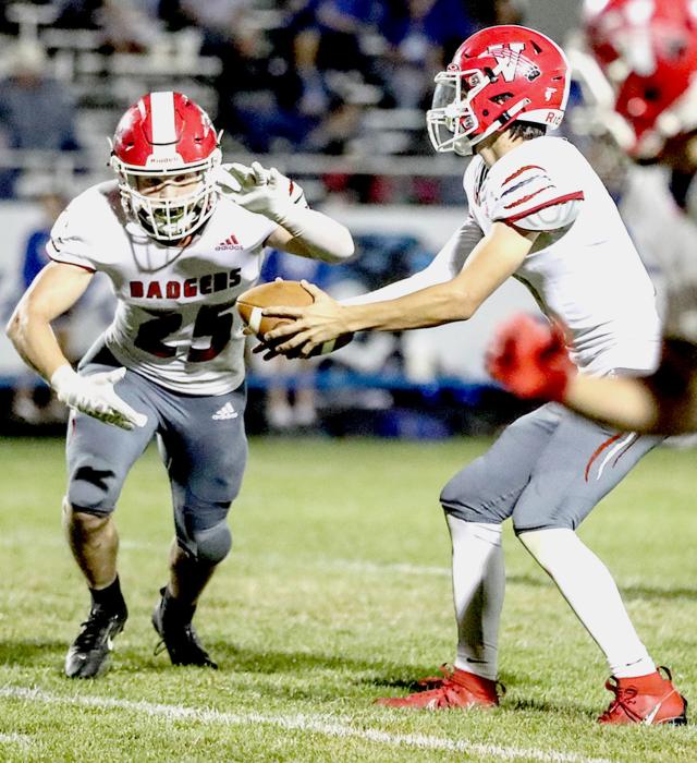 Trace Buechle #9 handing ball off to Sutton Schrunk #25.