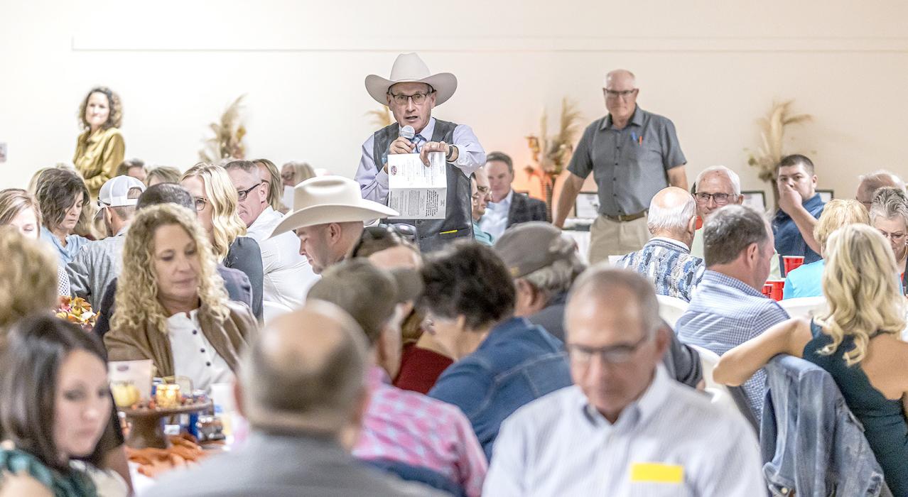 Greg Arendt shared the items that were donated to raise funds for the Sandhills Area Foundation’s annual dinner. Some items were live auction, others were silent. Winners of the auctions helped students and the community by giving back. Photos by Laura Vroman