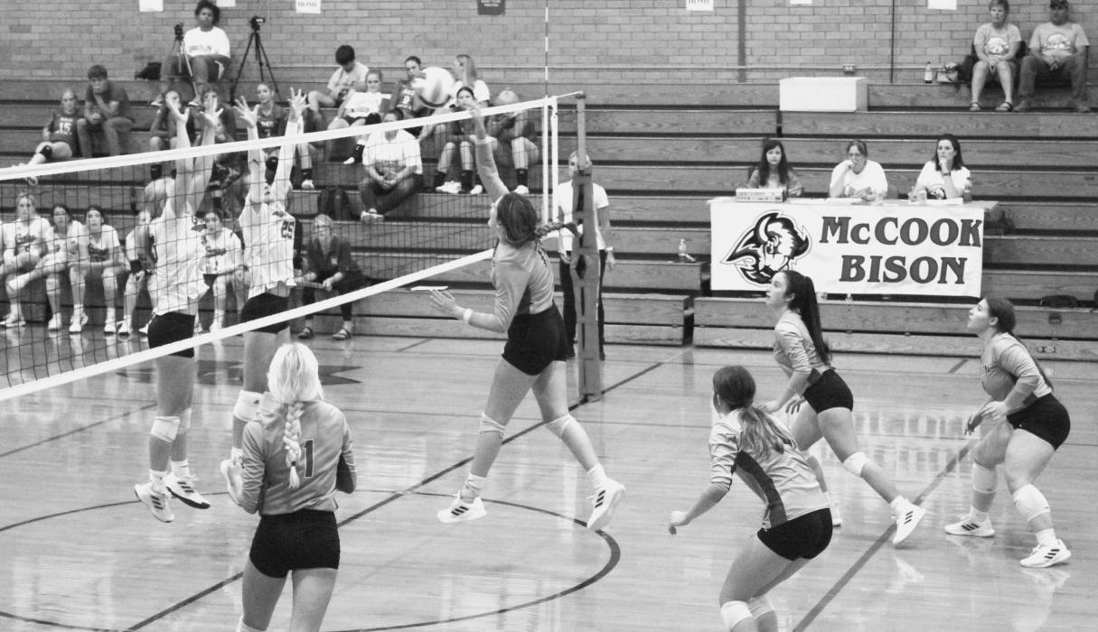 Lainey Egelhoff prepares to return the ball back to Gering. Photos by Mary Reagle