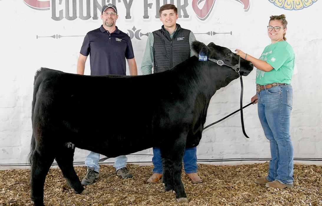 The Champion Market Heifer was owned by Shyanne Dawson and sold for a $1,900 premium to Security First Bank. Photos by Joslyn Nollette