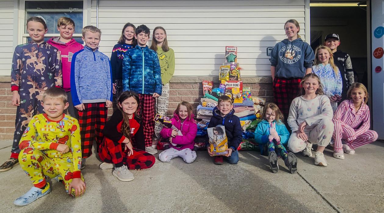 Borders Without Boundaries receives gift from Simeon School