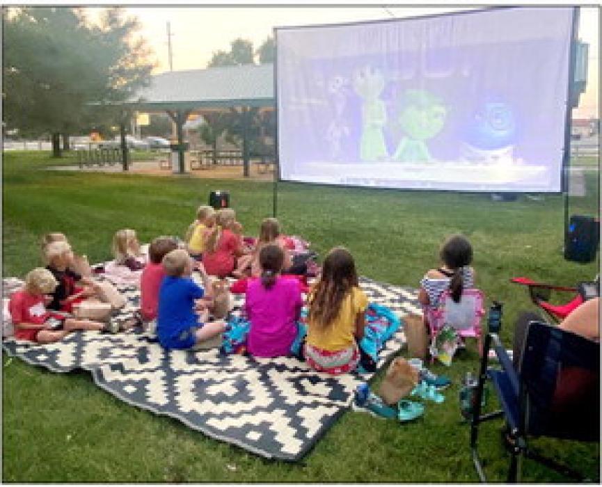 Sandhills Leadership coordinated an outdoor movie night as part of a Family Fun Day in Valentine.