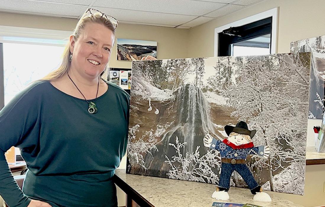 Here Regina of the Cherry County Visitors Center shows Flat Stanley a photo of Smith Falls. The stairway was under construction, so they were unable to visit...but you can visit it NOW. Photos by Carolyn Semin