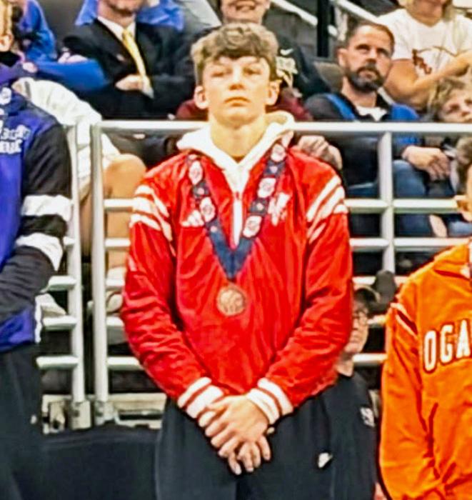 Deklin Titus brings home fourth place for 113#.