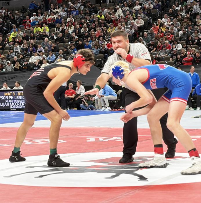 Rownan Eggert squares off with opponent in 126#.