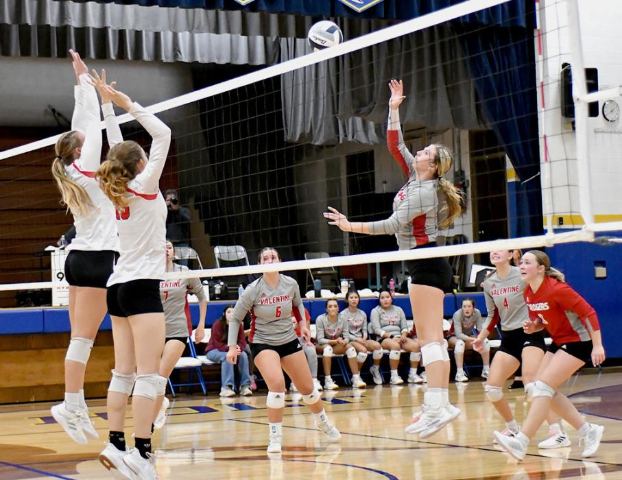 Badger teammates draw closer to insure the ball is returned!